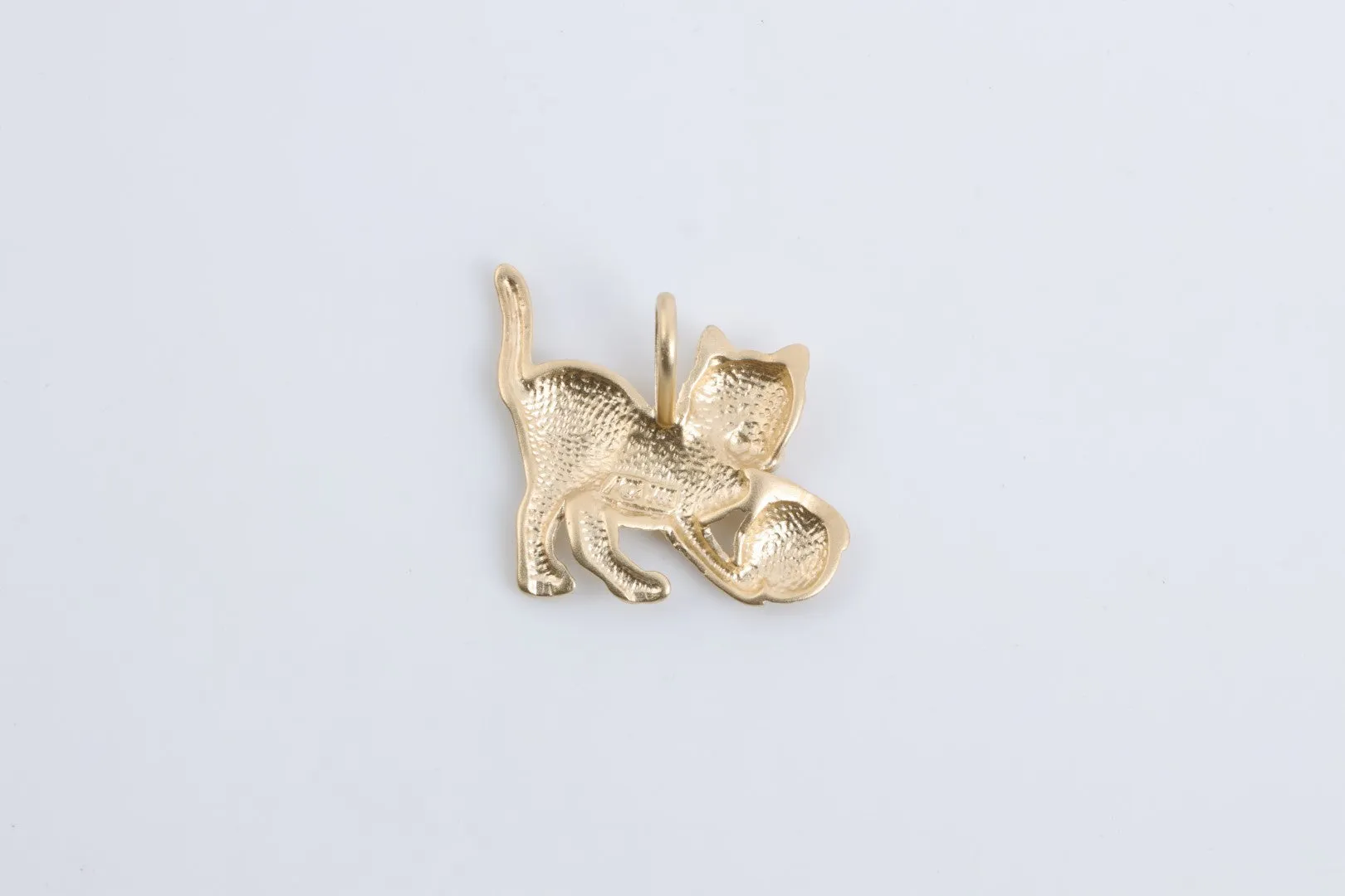 14k Yellow Gold Playful Kitten Pendant (1.72g.)