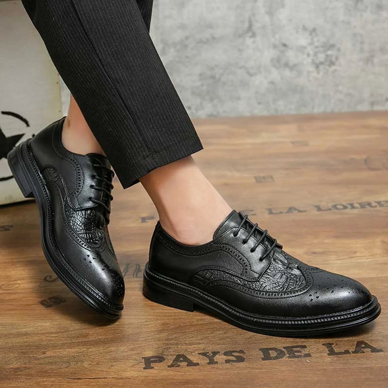 Black croc skin pattern brogue derby dress shoe