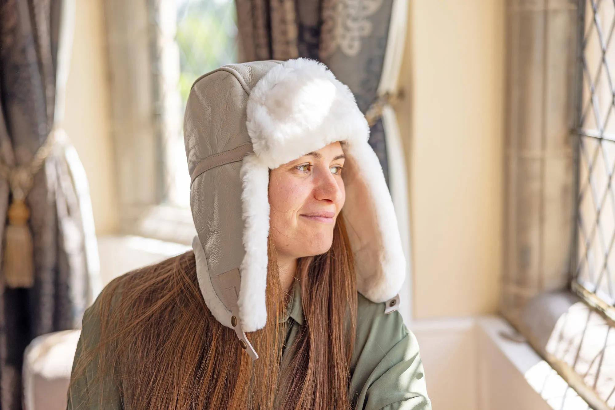 WOMEN'S SHEEPSKIN TRAPPER HAT